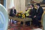 Il Presidente Sergio Mattarella con la delegazione del Gruppo Parlamentare per le Autonomie 