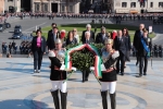 Il Presidente della Repubblica Sergio Mattarella depone una corona di alloro all'Altare della Patria in occasione del 2 giugno, Festa Nazionale della Repubblica
