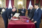Il Presidente della Repubblica Sergio Mattarella con l'on. Federico D'Incà, Ministro senza portafoglio, in occasione del giuramento
