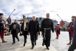 Il Presidente della Repubblica Sergio Mattarella al suo arrivo ad Assisi è accolto da Padre Mauro Gambetti, Custode del Sacro Convento