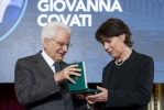 Il Presidente Sergio Mattarella conferisce "motu proprio" l'onorificenza di Ufficiale dell'Ordine al Merito della Repubblica Italiana a Giovanna Covati
