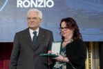 Il Presidente Sergio Mattarella conferisce "motu proprio" l'onorificenza di Ufficiale dell'Ordine al Merito della Repubblica Italiana a Tiziana Ronzio