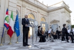 Il Presidente della Repubblica Sergio Mattarella durante il "Concerto dedicato alle vittime del coronavirus" 