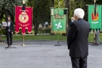 Il Presidente della Repubblica Sergio Mattarella al termine della deposizione di una corona di fiori ai piedi della lapide in memoria delle vittime del covid-19 