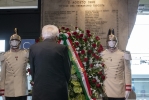 Il Presidente della Repubblica Sergio Mattarella alla stazione di Bologna in occasione della deposizione di una corona di fiori sulla lapide  in memoria delle vittime della strage