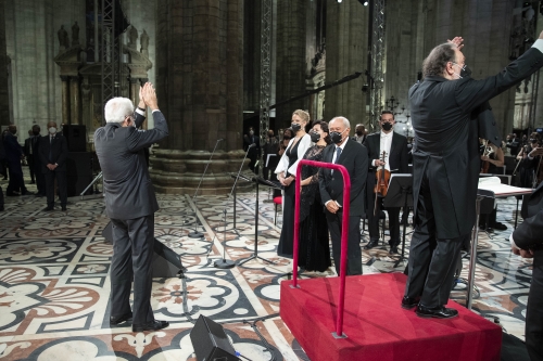 Il Presidente della Repubblica Sergio Mattarella al Duomo di Milano,con il M° Riccardo Chailly,in occasione della Messa da Requiem di Giuseppe Verdi,in memoria delle vittime del Covid-19 