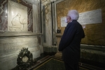 Il Presidente della Repubblica Sergio Mattarella a Ravenna visita il monumento a Dante Alighieri,in occasione dell'apertura dell'anno celebrativo per il settimo centenario della morte.