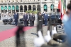 Il Presidente Sergio Mattarella con il Presidente della Repubblica Federale di Germania Frank-Walter Steinmeier passano in rassegna un reparto schierato che rende gli onori
