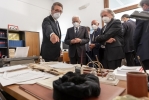  Il Presidente della Repubblica Sergio Mattarella osserva la scrivania che appartenne al Giudice Paolo Borsellino, nel corso della visita al Museo dedicato ai Giudici Falcone e Boresellino

