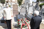 Il Presidente Sergio Mattarella al cimitero comunale di Sassari depone un cuscino di fiori sulla tomba del Presidente emerito della Repubblica,Sen. Prof. Francesco Cossiga, in occasione  del 10° anniversario della morte 
