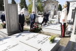 Il Presidente Sergio Mattarella al cimitero comunale di Sassari depone un cuscino di fiori sulla tomba del Presidente emerito della Repubblica, Antonio Segni