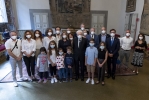 Il Presidente Mattarella nel corso dell'incontro con i bambini che hanno salvato un loro coetaneo nella piscina del campeggio di Bivigliano lo scorso 9 agosto