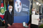 Il Presidente Sergio Mattarella conferisce "motu proprio" l'onorificenza di Ufficiale dell'Ordine al Merito della Repubblica Italiana a Laura Ricevuti

