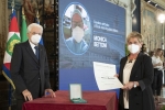 Il Presidente Sergio Mattarella conferisce "motu proprio" l'onorificenza di Ufficiale dell'Ordine al Merito della Repubblica Italiana a Monica Bettoni
