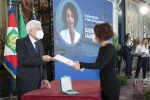 Il Presidente Sergio Mattarella conferisce "motu proprio" l'onorificenza di Ufficiale dell'Ordine al Merito della Repubblica Italiana a Eleonora Lalle
