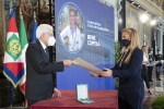Il Presidente Sergio Mattarella conferisce "motu proprio" l'onorificenza di Ufficiale dell'Ordine al Merito della Repubblica Italiana a Irene Coppola   
