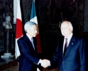 Il Presidente Scàlfaro stringe la mano all'Imperatore del Giappone in visita di stato in Italia, 6 settembre 1993