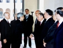 Il Presidente Scàlfaro con l'Imperatore del Giappone in visita di stato in Italia che saluta personalit&agrave;, 6 settembre 1993