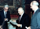 Il Presidente con l'On. Prof. S. Mattarella nel 50° del primo numero de Il Popolo. 15 novembre 1993