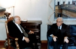 Il Presidente della Repubblica Scàlfaro con il Sen. Francesco Cossiga. 21 dicembre 1993