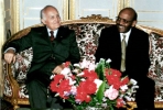 Il Presidente Scàlfaro con il Presidente della Repubblica Federale Democratica di Etiopia Negasso Gidada. Addis Abeba, 24 novembre 1997