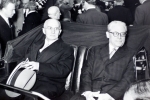 Il Presidente Luigi Einaudi sull'autovettura presidenziale con Giovanni Gronchi