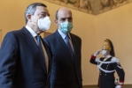 Il Prof. Mario Draghi accompagnato da Giovanni Grasso, Consigliere del Presidente Mattarella, al suo arrivo al Quirinale