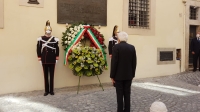 Il Presidente della Repubblica Sergio Mattarella depone una corona sotto la lapide che ricorda il luogo del ritrovamento del corpo dell'on. Aldo Moro 