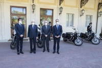 Il Presidente Sergio Mattarella durante la consegna delle moto Guzzi V85TT al reggimento Corazzieri,in occasione del 100° anniversario di Moto Guzzi
