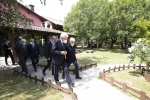 Il Presidente della Repubblica Sergio Mattarella con Don Antonio Mazzi, in occasione della visita alla Fondazione Exodus Onlus
