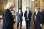 Il Presidente della Repubblica Sergio Mattarella con Enrico Mentana ,Direttore del Tg La7,in occasione dei venti anni di La7
