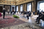 Il Presidente della Repubblica Sergio Mattarella durante l'incontro con una delegazione della Conferenza delle Regioni e delle Province Autonome 
