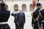 Il Presidente della Repubblica Sergio Mattarella all'Hôtel des Invalides, durante la cerimonia ufficiale di benvenuto,in occasione della visita di Stato nella Repubblica di Francia
