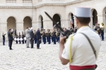 Il Presidente della Repubblica Sergio Mattarella all'Hôtel des Invalides, durante gli onori militari, in occasione della visita di Stato nella Repubblica di Francia
