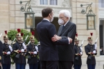 Il Presidente della Repubblica Sergio Mattarella arriva al Palais de l’Elysée, accolto da Emmanuel Macron,Presidente della Repubblica Francese