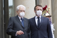 Il Presidente della Repubblica Sergio Mattarella arriva al Palais de l’Elysée,accolto da Emmanuel Macron,Presidente della Repubblica Francese