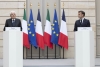 Il Presidente della Repubblica Sergio Mattarella con Emmanuel Macron, Presidente della Repubblica Francese,nel Salon du jardin d’hiver, durante le dichiarazioni alla stampa
