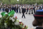 Il Presidente della Repubblica Sergio Mattarella all’Arc de Triomphe, durante la cerimonia di deposizione di una corona di fiori al Monumento del Milite Ignoto