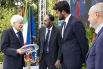 Il Presidente Sergio Mattarella riceve in dono da Matteo Berrettini una racchetta da tennis