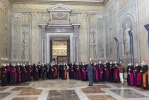 Il Presidente Sergio Mattarella al termine dell'incontro con una delegazione del Consiglio delle Conferenze Episcopali d'Europa visita la Cappella Paolina del Palazzo del Quirinale