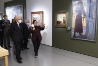 Il Presidente Sergio Mattarella accompagnato da Laura Bossi, cocuratrice della Mostra “Inferno”