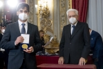 Il Presidente Sergio Mattarella consegna il premio Giovane Ricercatore dell’Anno a Matteo Morciano, assegnato dalla Commissione Scientifica di Eni Award 2019