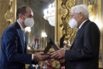 Il Presidente Sergio Mattarella consegna la menzione speciale “Eni Joule for Entrepreneurship” a Alessandro Tamburini per ResourSEAs