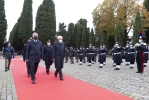 Il Presidente Sergio Mattarella con Lorenzo Guerini, Ministro della difesa, in occasione della deposizione di una corona d’alloro al cimitero degli Eroi di Aquileia