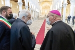 Il Presidente Sergio Mattarella accompagnato da S.E. Rev.ma Mons. Carlo Roberto Maria Redaelli visita la Basilica di Santa Maria Assunta