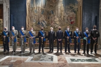Presidente Sergio Mattarella con i neo insigniti dell'OMI, al termine della cerimonia di consegna delle insegne dell’Ordine Militare d’Italia, in occasione del Giorno dell’Unità Nazionale e Giornata delle Forze Armate