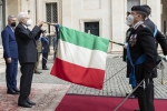 Il Presidente Sergio Mattarella conferisce l'onorificenza di Cavaliere dell'Ordine Militare d'Italia alla Bandiera di Guerra del 7° Reggimento Carabinieri “Trentino Alto Adige”