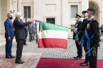 Il Presidente Sergio Mattarella conferisce l'onorificenza di Cavaliere dell'Ordine Militare d'Italia alla Bandiera di Guerra del 13° Reggimento Carabinieri “Friuli Venezia Giulia”