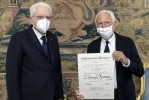 Il Presidente Sergio Mattarella con Giorgio Armani, in occasione della consegna dell’onorificenza di “Cavaliere di Gran Croce” dell’Ordine al Merito della Repubblica Italiana