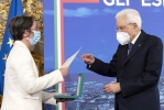 Il Presidente Sergio Mattarella consegna l'onorificenza OMRI  “motu proprio” a Domiziana Avanzini